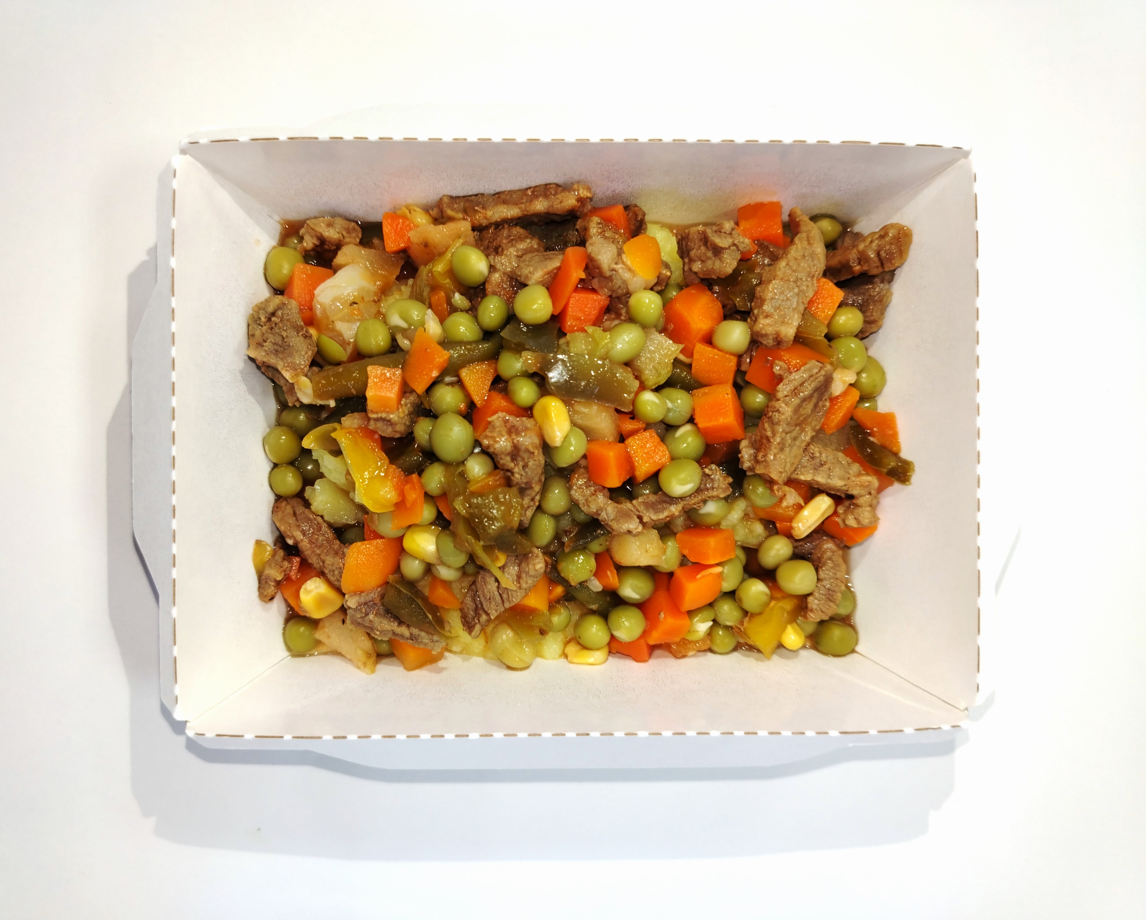 Гуляш из говядины с овощами и картофелем